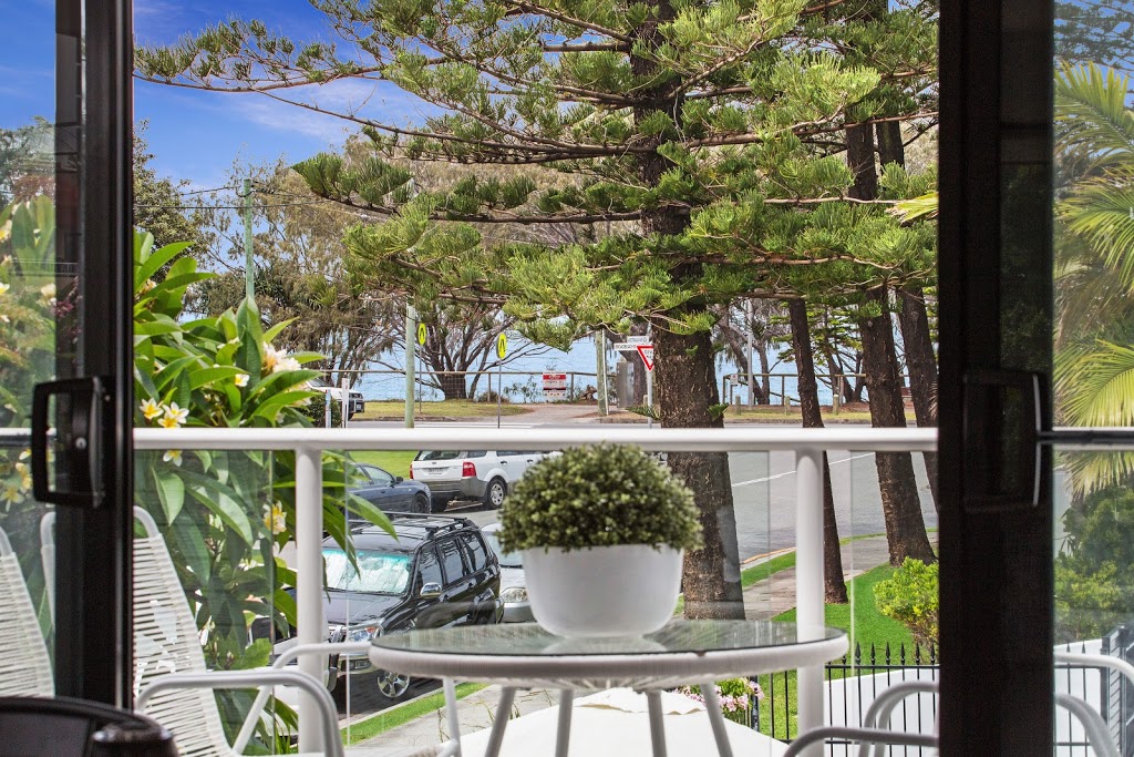 A PERFECT STAY Jos by the Sea | 3/120 Old Burleigh Rd, Broadbeach QLD 4218, Australia | Phone: 1300 588 277