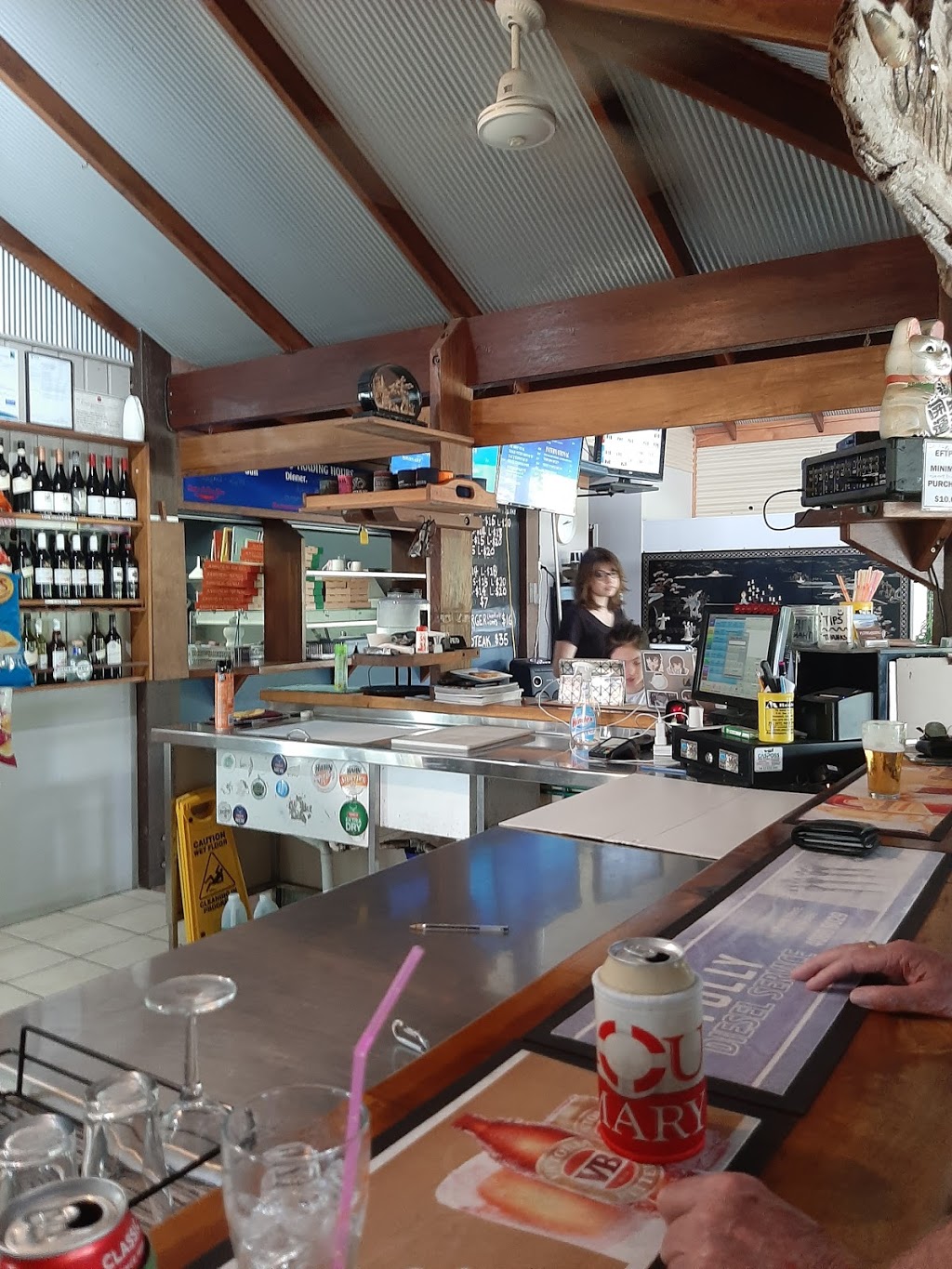 Tully Heads Tavern | 25 Tully Heads Rd, Tully Heads QLD 4854, Australia | Phone: (07) 4066 9350