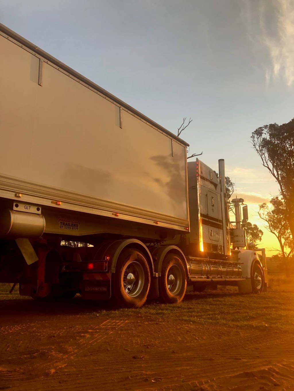 Wallace Bulk Haulage | moving company | 4 Angus St, Forbes NSW 2871, Australia | 0268523668 OR +61 2 6852 3668