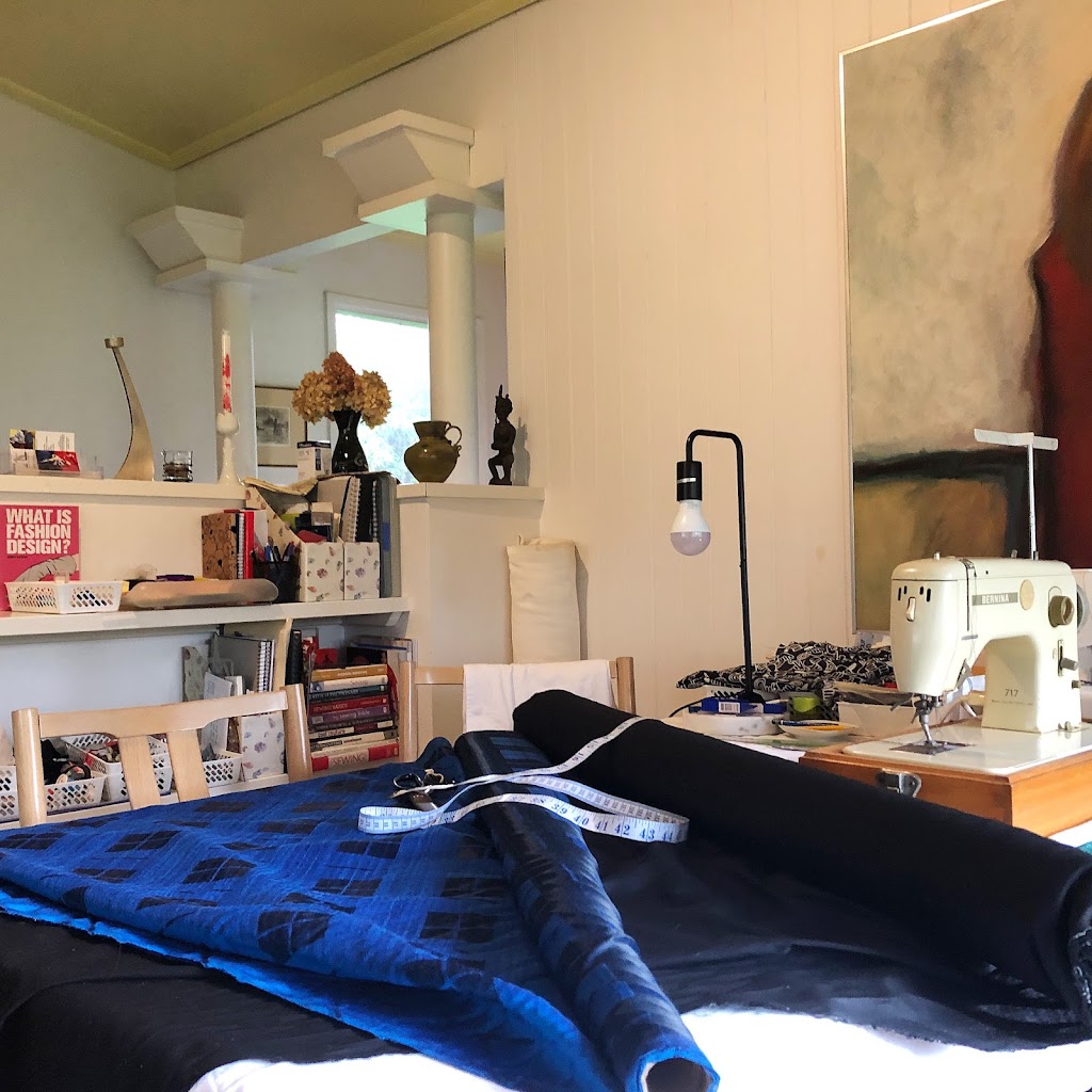 JOANNAS CUSTOM ALTERATIONS | 22 Glen Park Rd, Eltham North VIC 3095, Australia | Phone: 0410 149 919