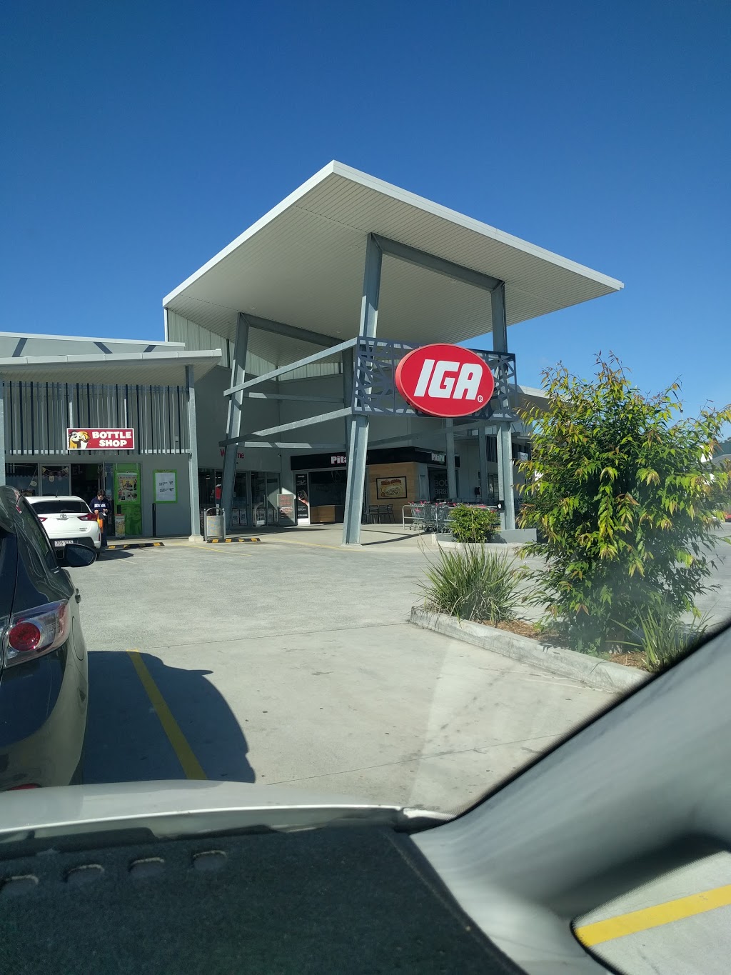 IGA Wondall | supermarket | 9/190 Radford Rd, Manly West QLD 4179, Australia | 0731370077 OR +61 7 3137 0077