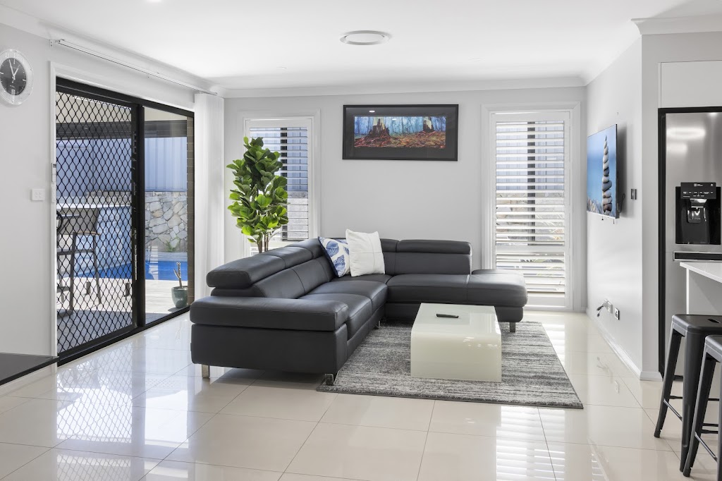 Rengor executive retreat at 5 Rengor Close | Rengor Cl, Belmont North NSW 2280, Australia | Phone: 0414 933 377