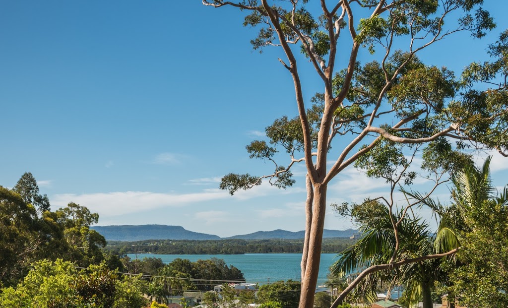 LakeView Getaway | lodging | 21 Dalley St, Bonnells Bay NSW 2264, Australia | 0427238426 OR +61 427 238 426