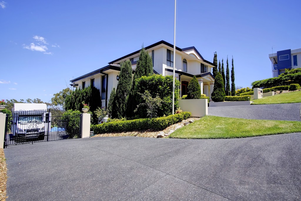 Cape View Manor | 3 Gum Blossom Pl, Tallwoods Village NSW 2430, Australia | Phone: (02) 6559 2009