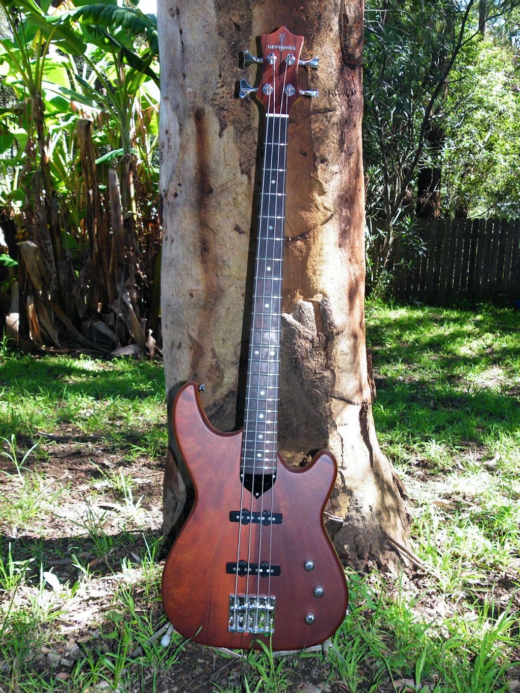 Neptunes Guitars |  | 8A Gleniffer Rd, Bonville NSW 2450, Australia | 0415272935 OR +61 415 272 935