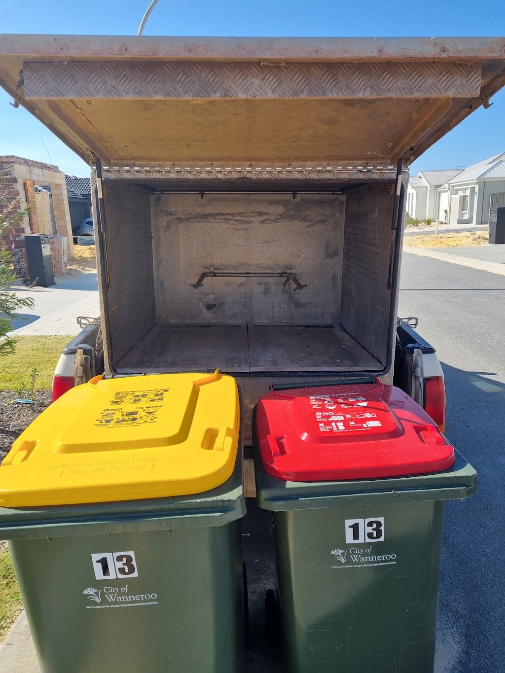 North Shore Bin Cleaning | 13 Aureolin Rd, Eglinton WA 6034, Australia | Phone: 0472 769 224