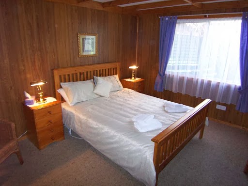 Bright Alps Guest House | 85 Delany Ave, Bright VIC 3741, Australia | Phone: (03) 5755 1197