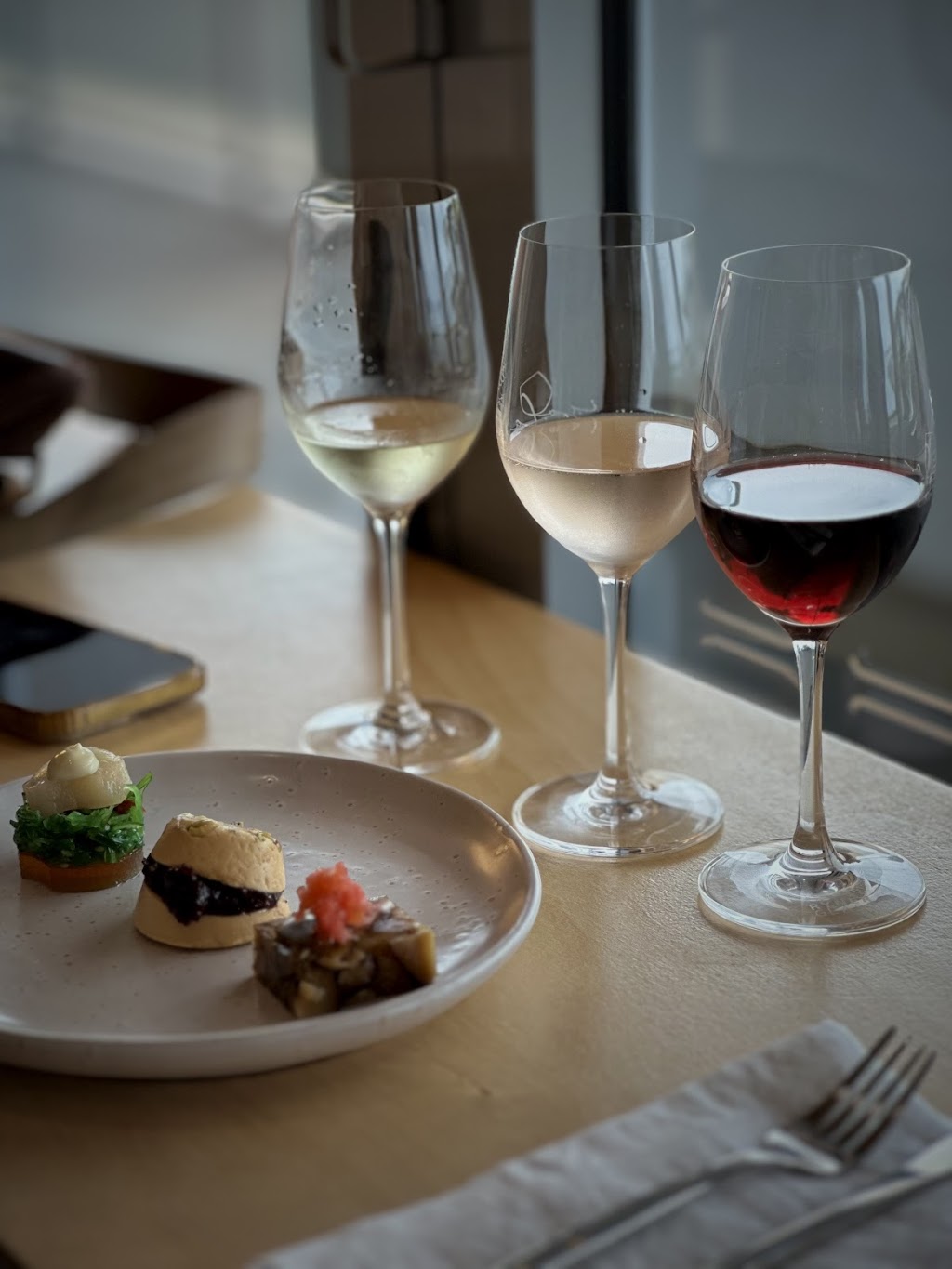 Isola Wine Shop & Tasting Room | 6/2 Martin St, Ballina NSW 2478, Australia | Phone: 0466 918 850