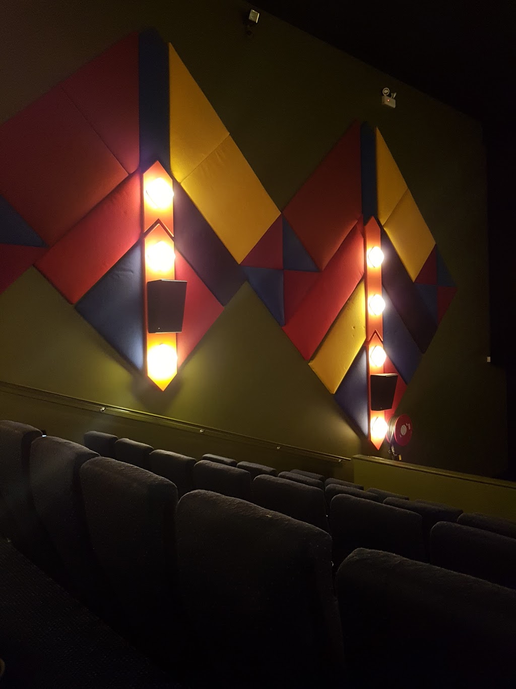 Majestic Cinemas - Singleton | movie theater | 21 Ryan Ave, Singleton NSW 2230, Australia | 0265715252 OR +61 2 6571 5252