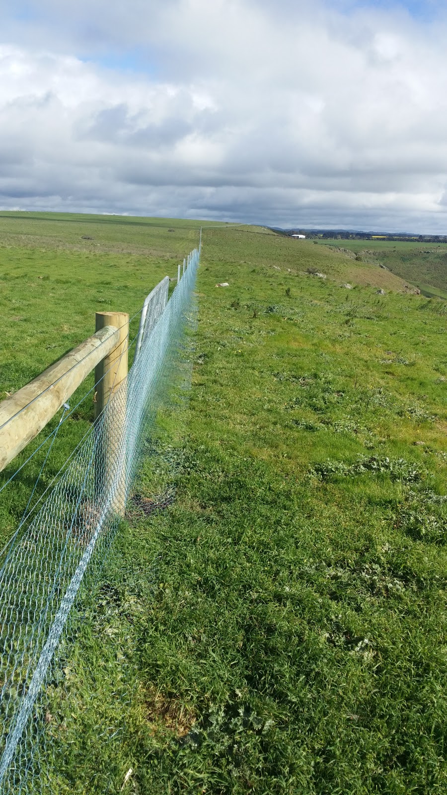 Euroka Fencing | 180 Navigator-Dunnstown Rd, Navigators VIC 3352, Australia | Phone: 0427 097 008