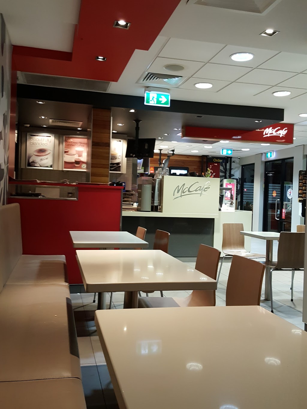 McDonalds Woodbridge | meal takeaway | Cnr Ennis Avenue &, Elanora Dr, Rockingham WA 6168, Australia | 0895282898 OR +61 8 9528 2898
