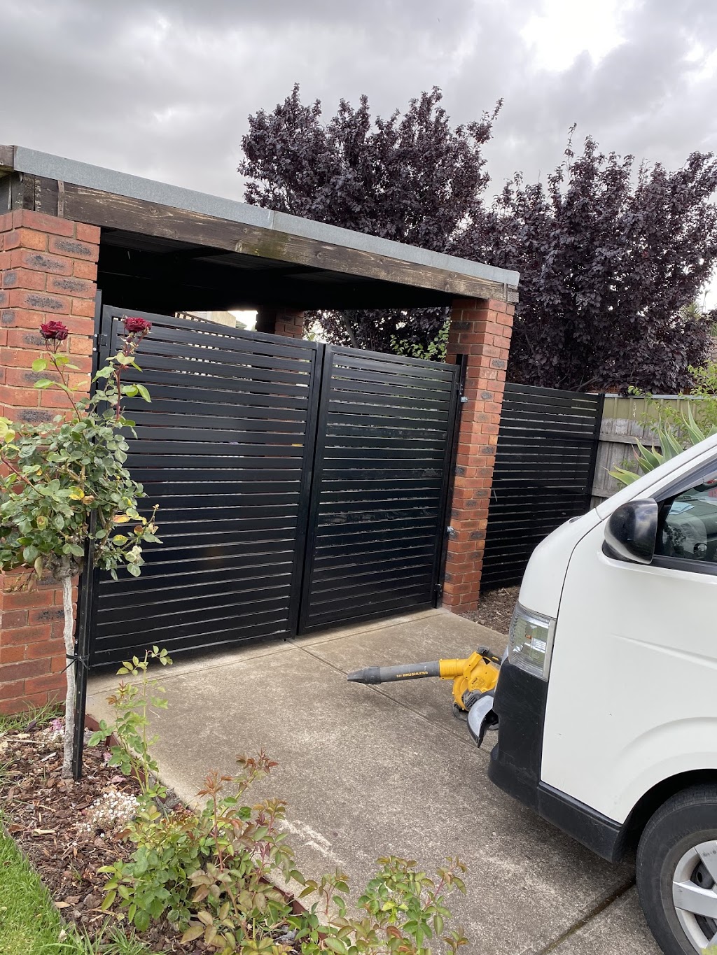 Altona fencing | 2 Newland St, Altona Meadows VIC 3028, Australia | Phone: 0406 662 626