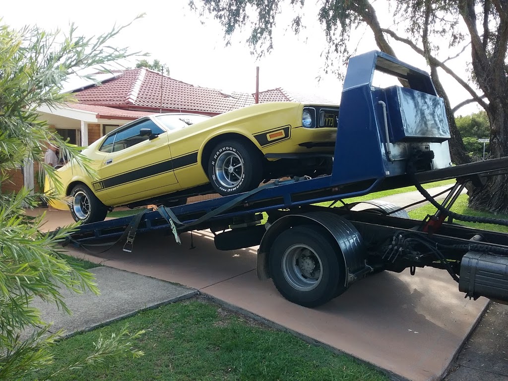 Advanced Blue Towing Redlands tilt tray service. | 118 Bunker Rd, Victoria Point QLD 4165, Australia | Phone: 0408 878 699