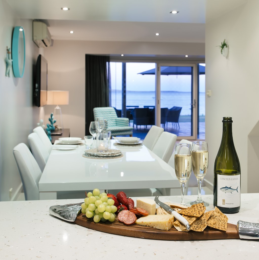 South Point Beach House | 2/16 S Point Dr, Port Lincoln SA 5606, Australia | Phone: 0428 877 488