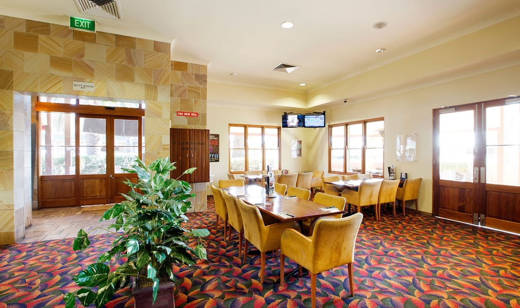 Russell Tavern | restaurant | Roche St, Dalby QLD 4405, Australia | 0746622122 OR +61 7 4662 2122