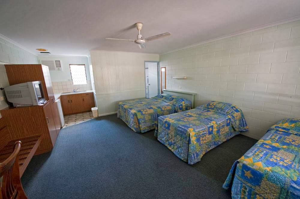 Billabong Lodge Motel | 96 Bowen Rd, Rosslea QLD 4812, Australia | Phone: (07) 4775 2055