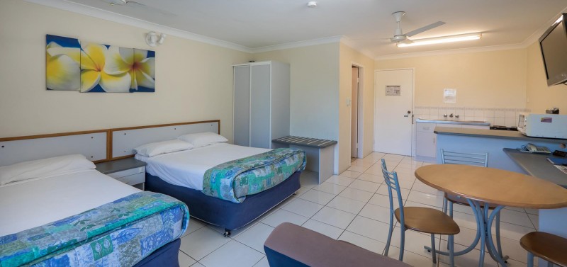 Cairns Holiday Lodge | lodging | 259 Sheridan St, Cairns North QLD 4870, Australia | 0740525000 OR +61 7 4052 5000
