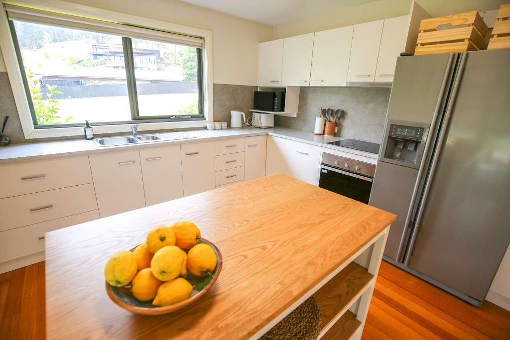Alpine Nest | 4 Blue Hills Rise, Bright VIC 3741, Australia | Phone: (03) 5759 2555