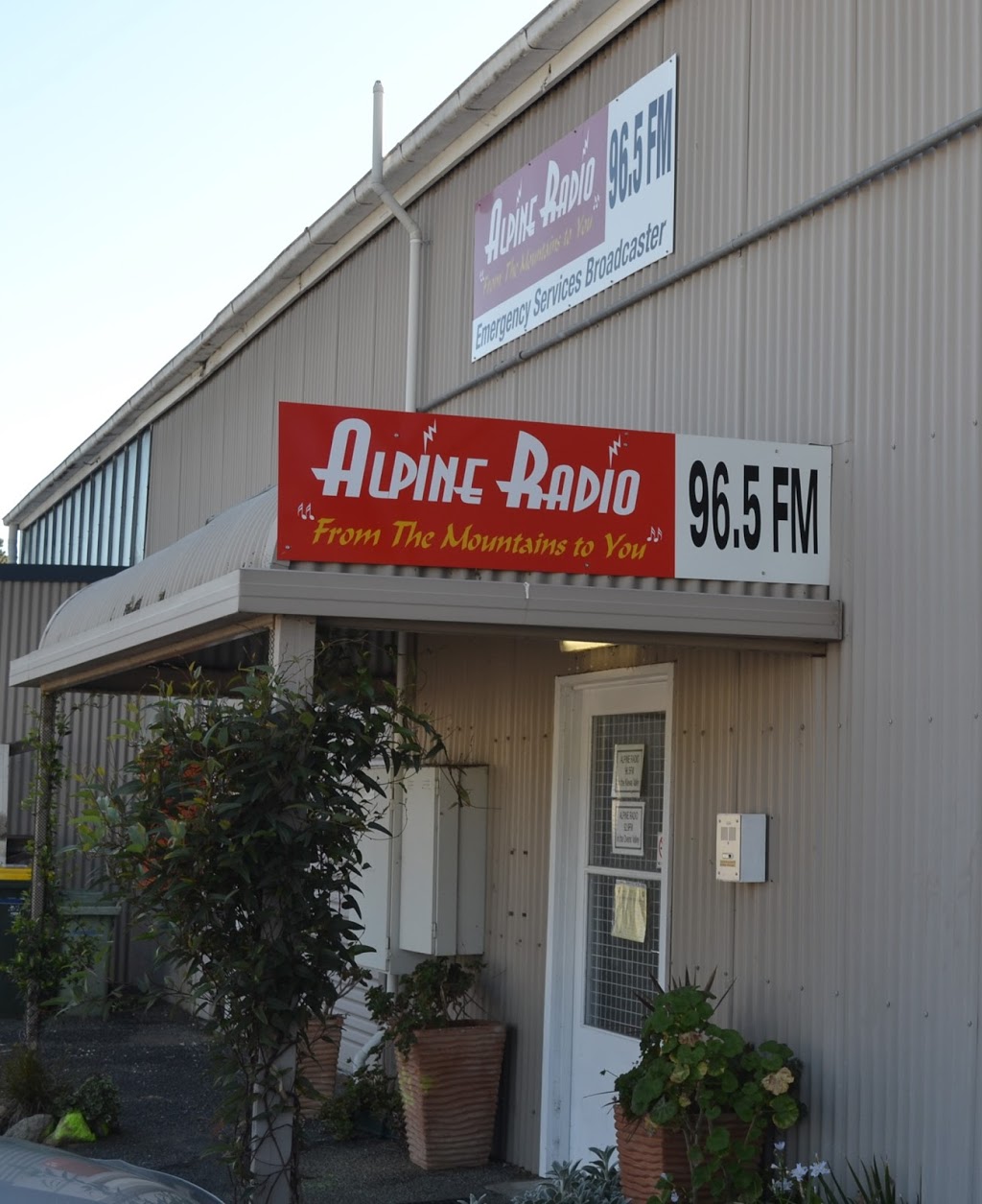Alpine Radio 96.5 FM |  | 31 Bogong High Plains Rd, Mount Beauty VIC 3699, Australia | 0357544554 OR +61 3 5754 4554