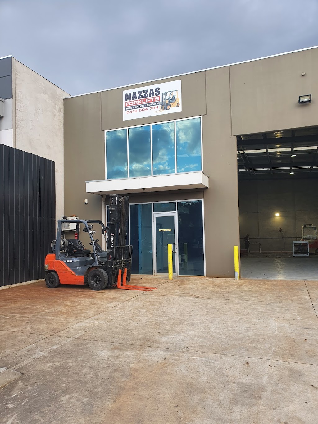 Mazzas Forklifts |  | 111 Radnor Dr, Deer Park VIC 3023, Australia | 0419504784 OR +61 419 504 784