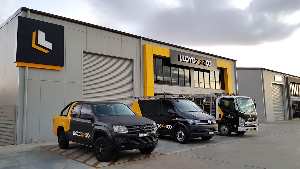 Lloyd Sign Co | car repair | unit 3/1A Wirraway St, Tamworth NSW 2340, Australia | 0267654511 OR +61 2 6765 4511