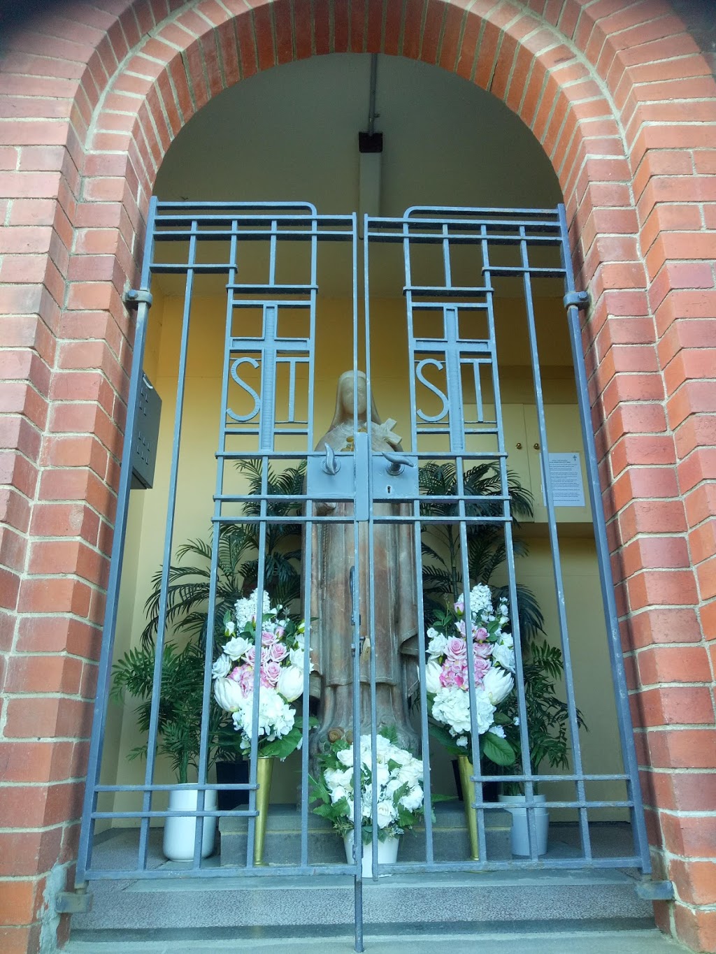 Saint Thereses Parish | church | 48A Lincoln Rd, Essendon VIC 3040, Australia | 0393792039 OR +61 3 9379 2039