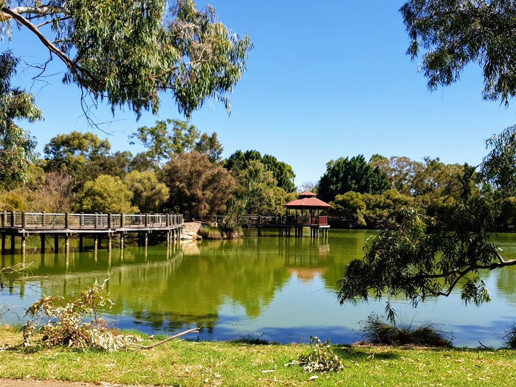 Tomato Lake | park | Oats St, Kewdale WA 6105, Australia | 0894777222 OR +61 8 9477 7222