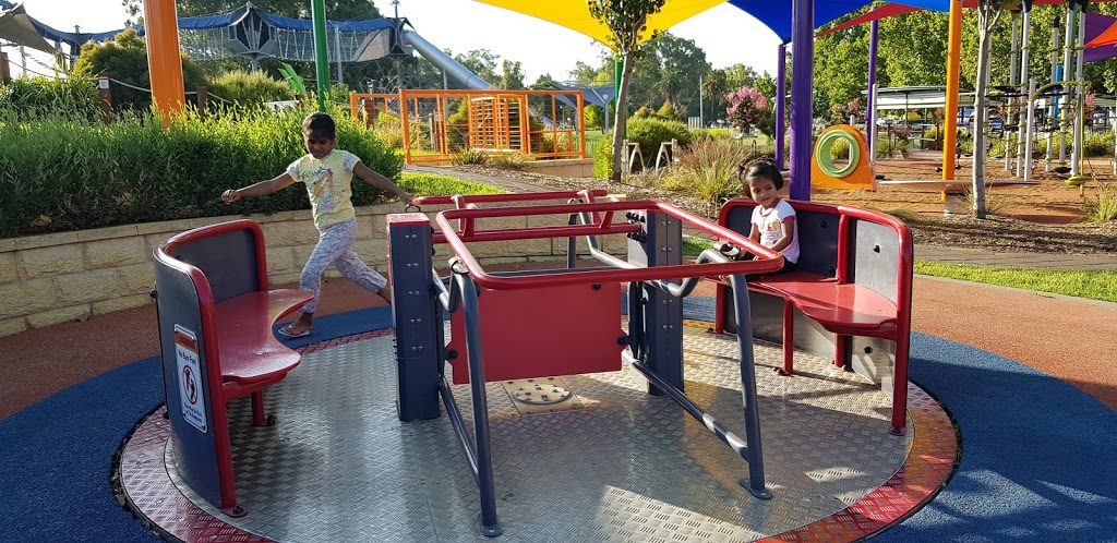 Tamworth Regional Playground | park | 89 Kable Ave, Tamworth NSW 2340, Australia | 0267675555 OR +61 2 6767 5555