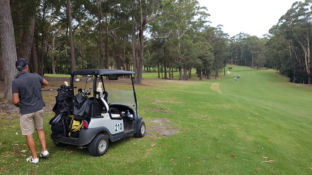 Hilltop Golf Course | Clifford Cl, Mollymook NSW 2539, Australia | Phone: (02) 4455 2055