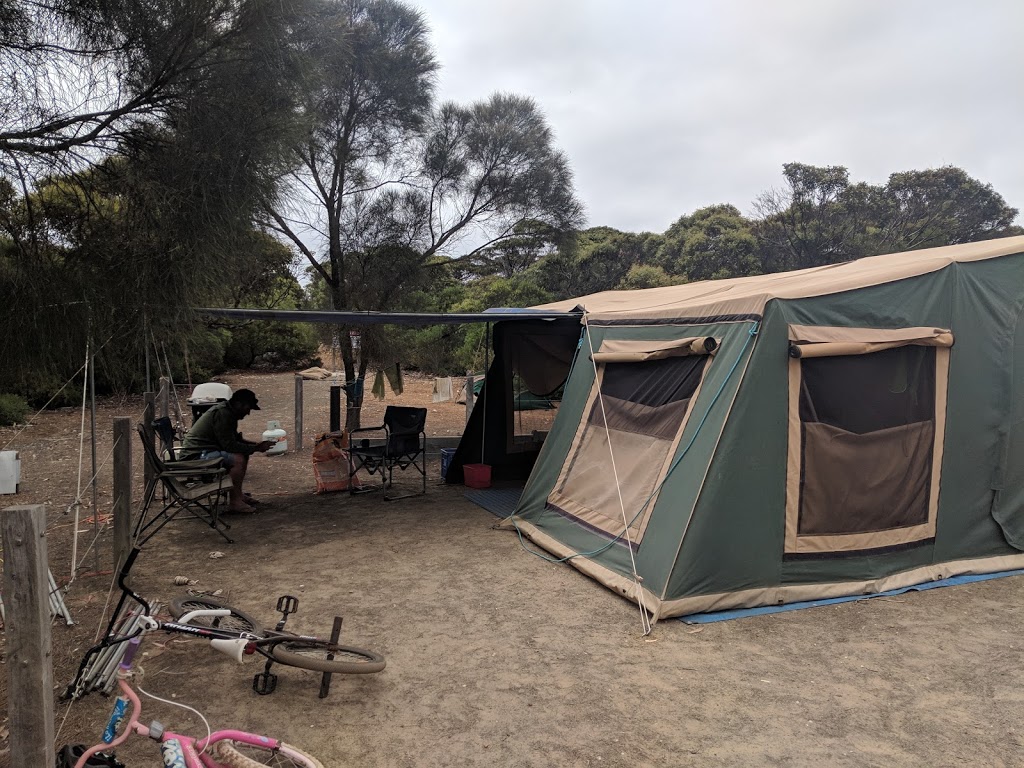 Vivonne Bay Campground | Vivonne Bay SA 5223, Australia