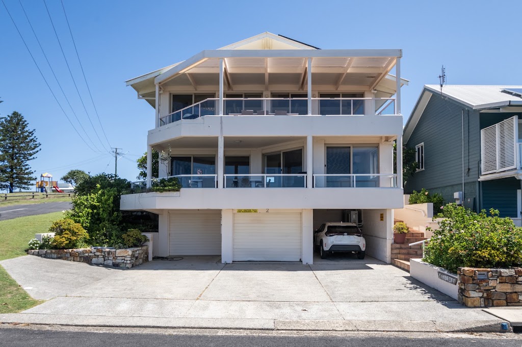 Sandrift Beachside Apartments - Oceanstays | 21 Ocean St, Yamba NSW 2464, Australia | Phone: 1800 963 444