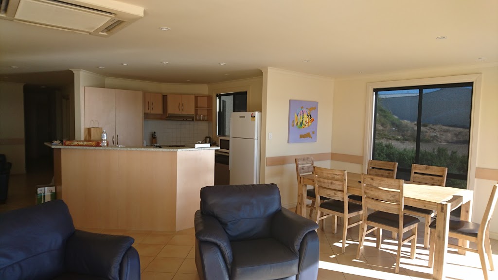 Cliff House Beachfront Villas | lodging | 2 Hughes Ave, Moonta Bay SA 5558, Australia | 0407473344 OR +61 407 473 344