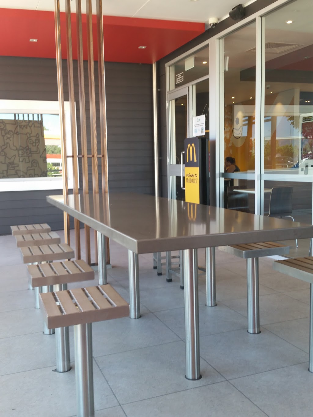 McDonalds Townsville Thuringowa | cafe | Cnr Dalrymple Road and, Thuringowa Dr, Kirwan QLD 4817, Australia | 0747238571 OR +61 7 4723 8571