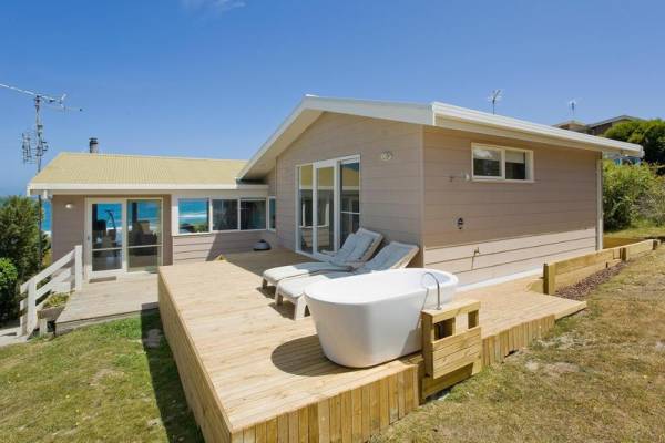 Cape Paradiso Marengo Holiday Home | lodging | 8 Panorama Cres, Marengo VIC 3233, Australia | 0352372600 OR +61 3 5237 2600