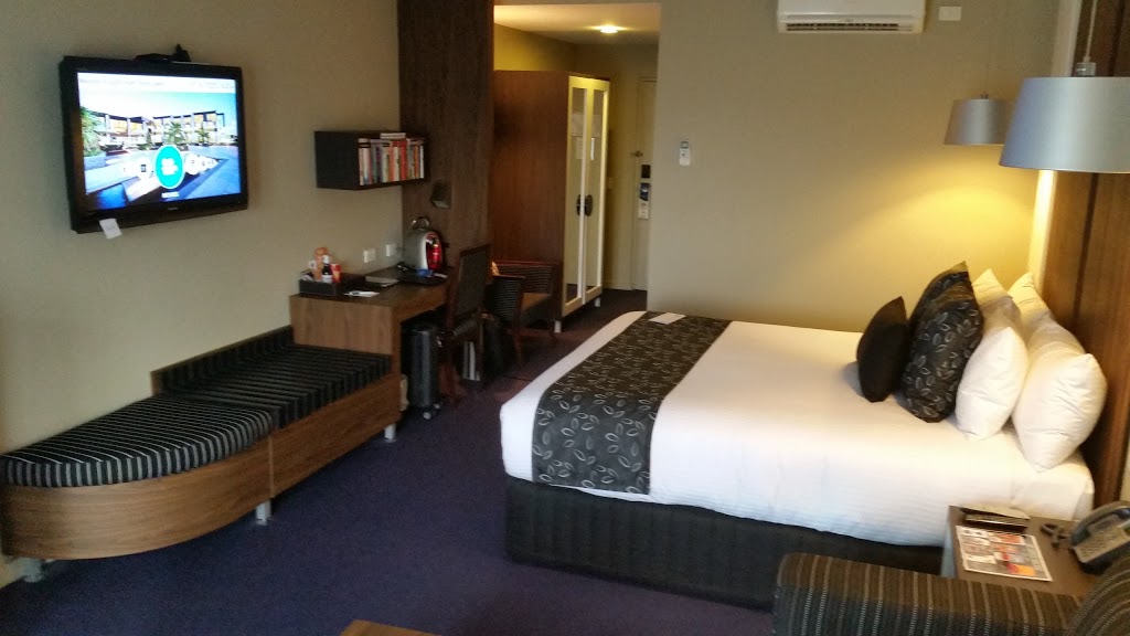 Taylors Lakes Hotel | 7 Melton Hwy, Taylors Lakes VIC 3038, Australia | Phone: (03) 9217 9500