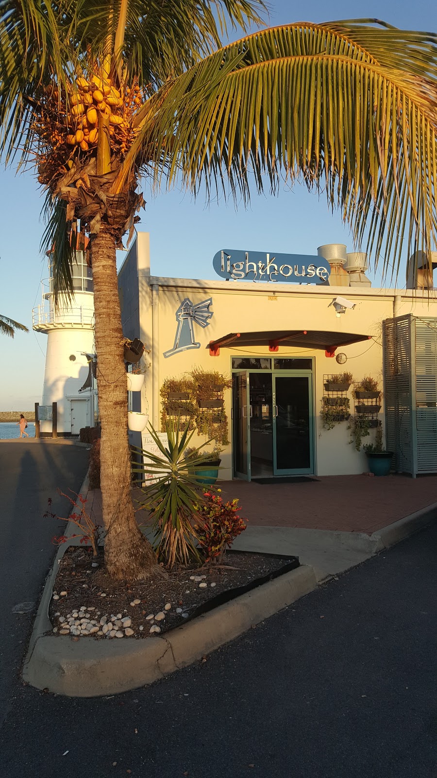 Lighthouse Seafood Mackay | restaurant | 1 Mulherin Dr, Mackay Harbour QLD 4740, Australia | 0749555022 OR +61 7 4955 5022