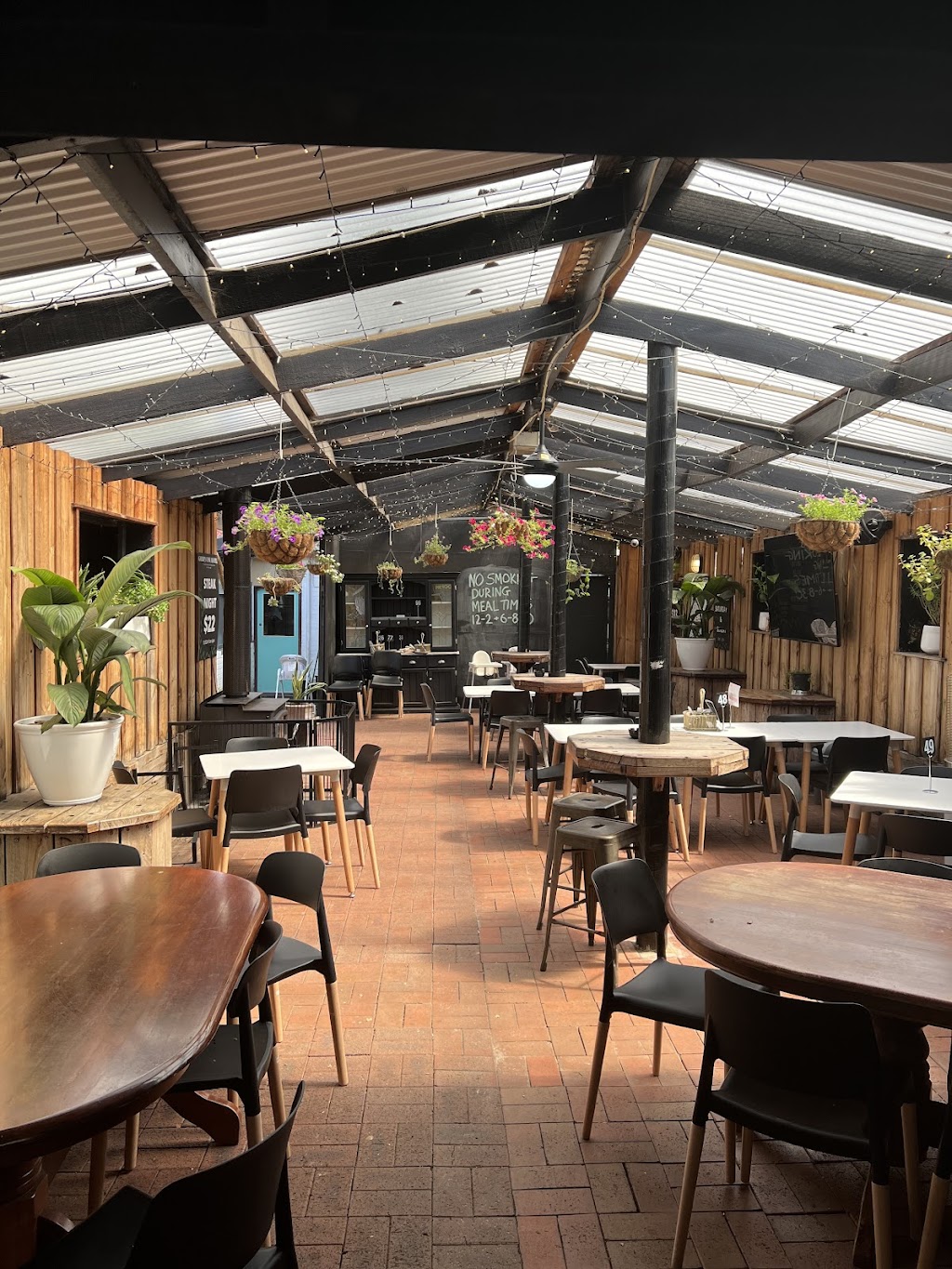 Golden Vine Hotel | 135 King St, Bendigo VIC 3550, Australia | Phone: (03) 5443 6063 Golden Vine Hotel | 135 King St, Bendigo VIC 3550, Australia | Phone: (03) 5443 6063