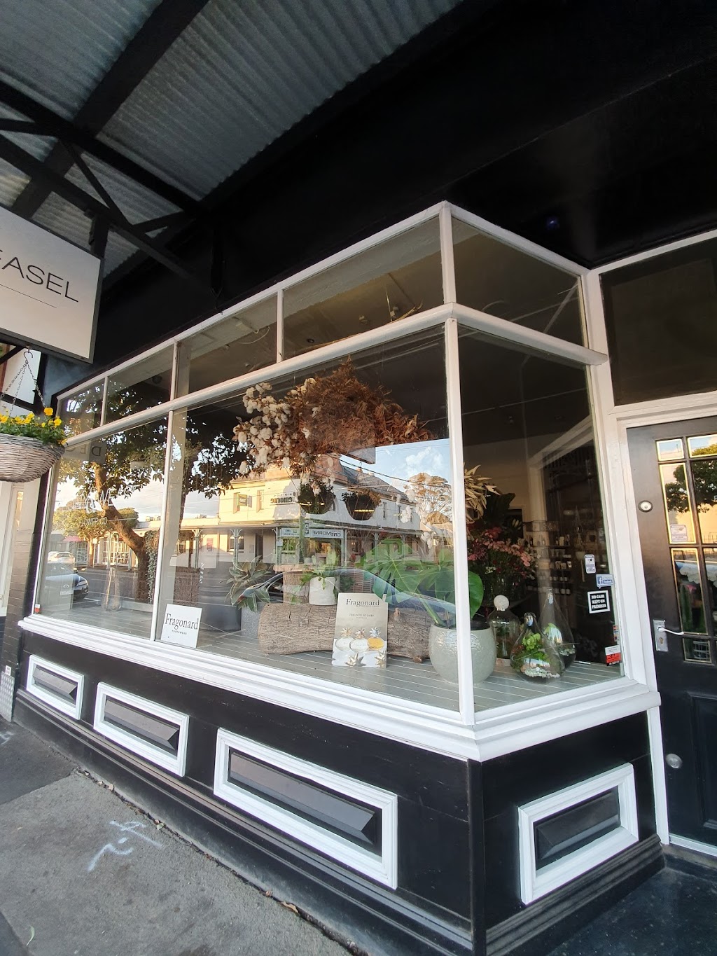 Peony & Weasel Flower Co | 333 Pakington St, Newtown VIC 3220, Australia | Phone: (03) 5223 1459