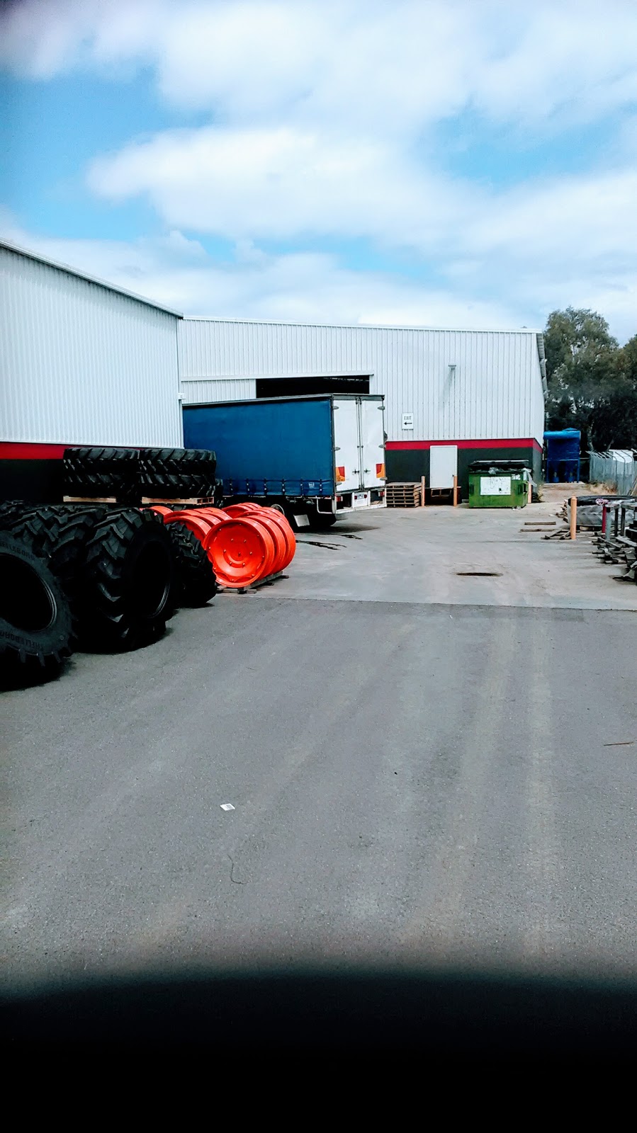 Armstrong Tyres Pty Ltd. | car repair | 83 Midland Hwy, Epsom VIC 3551, Australia | 0354484822 OR +61 3 5448 4822