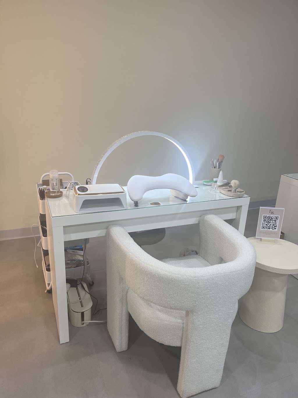 Front Row Beauty Bar | 7/25 Pitcairn Way, Pacific Pines QLD 4211, Australia | Phone: 0420 623 320