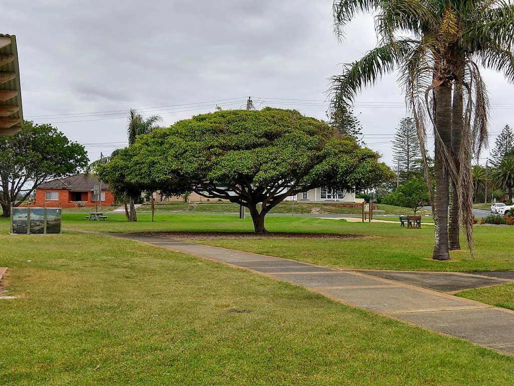Lone Pine Memorial Park | park | 4 Manning St, Tuncurry NSW 2428, Australia