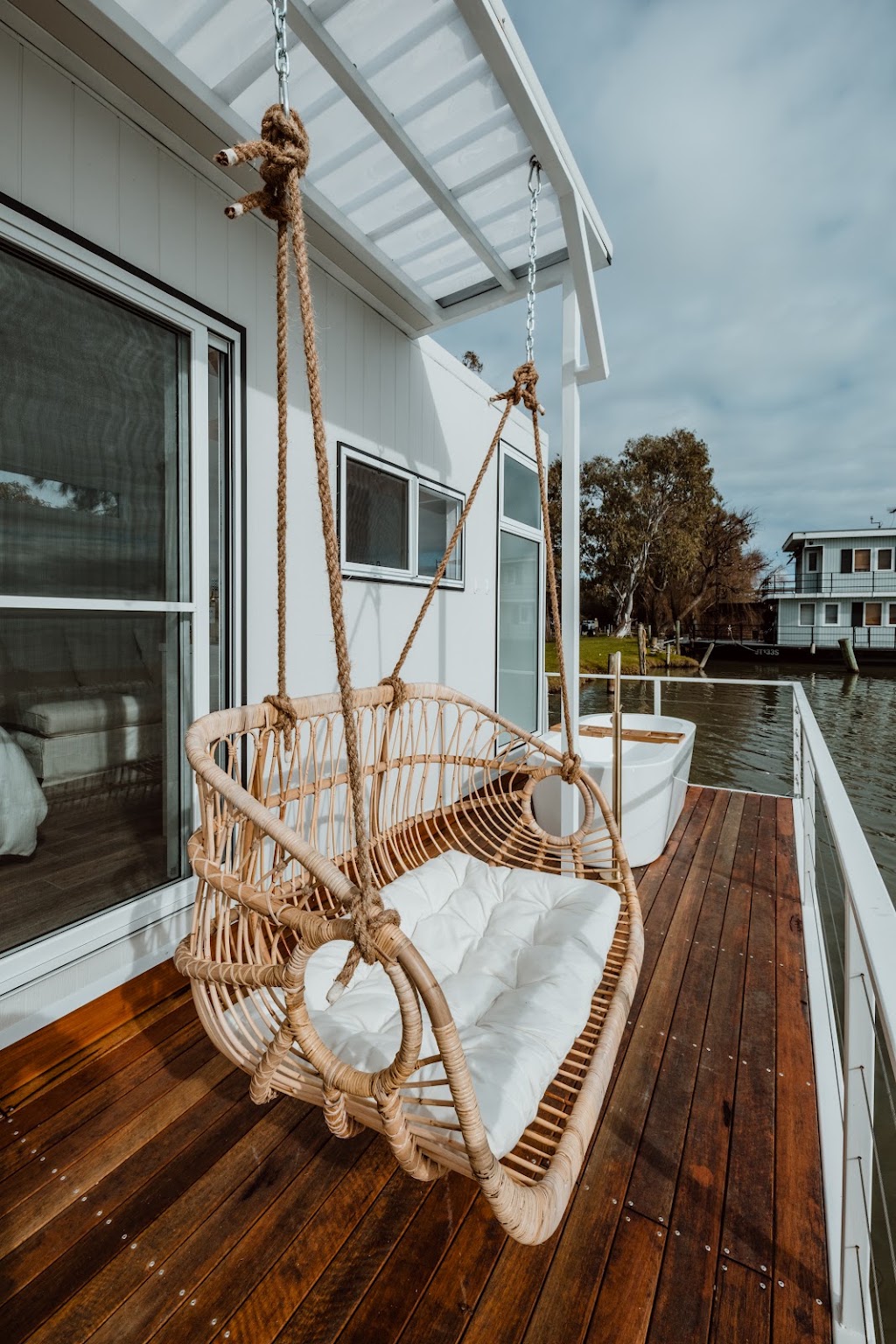 The Floathouse | Riverglen Dr, White Sands SA 5253, Australia | Phone: 0423 320 166