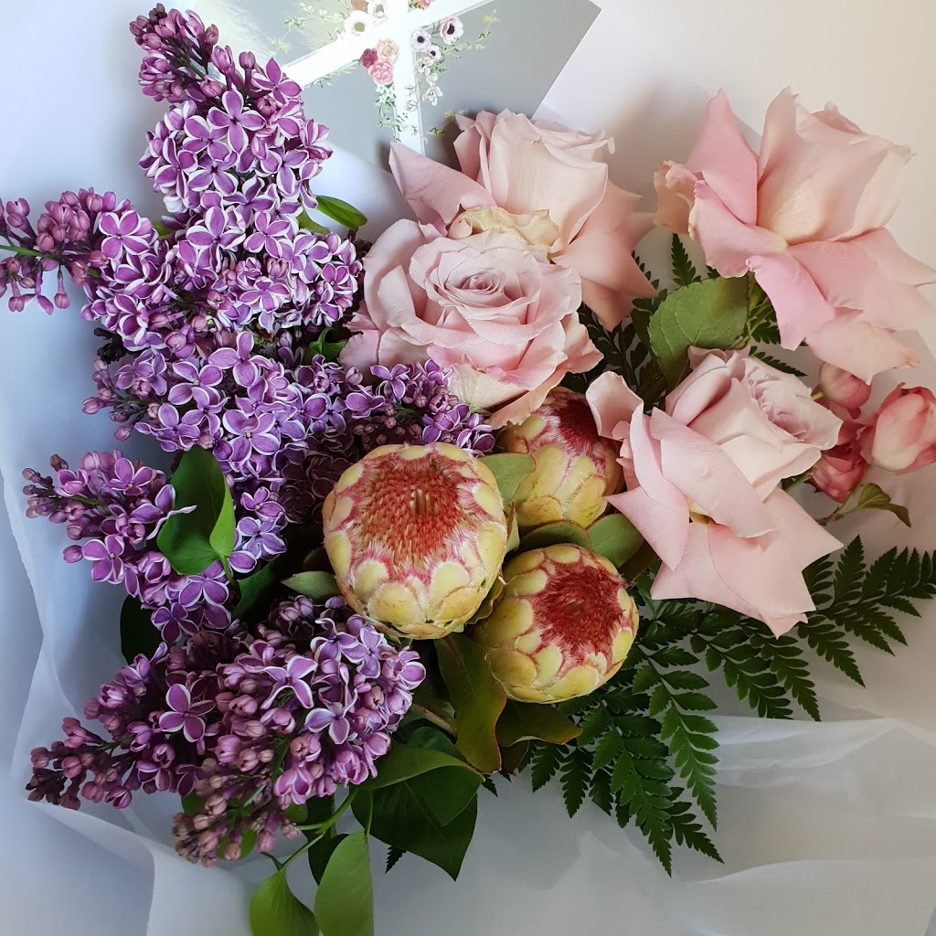 Xavier Nicolle | florist | 24 Santa Isobel Blvd, Pacific Pines QLD 4211, Australia | 0400116772 OR +61 400 116 772