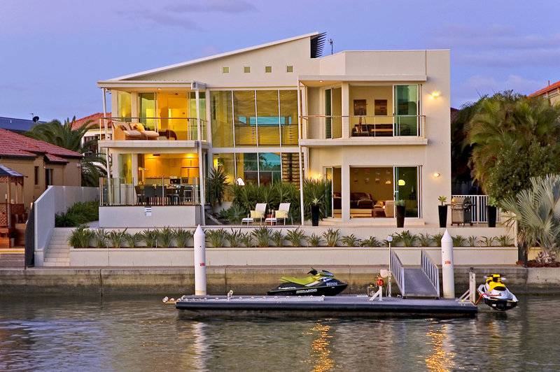 Aqua Villa | lodging | 14 King James Ct, Paradise Point QLD 4216, Australia | 0892604460 OR +61 8 9260 4460