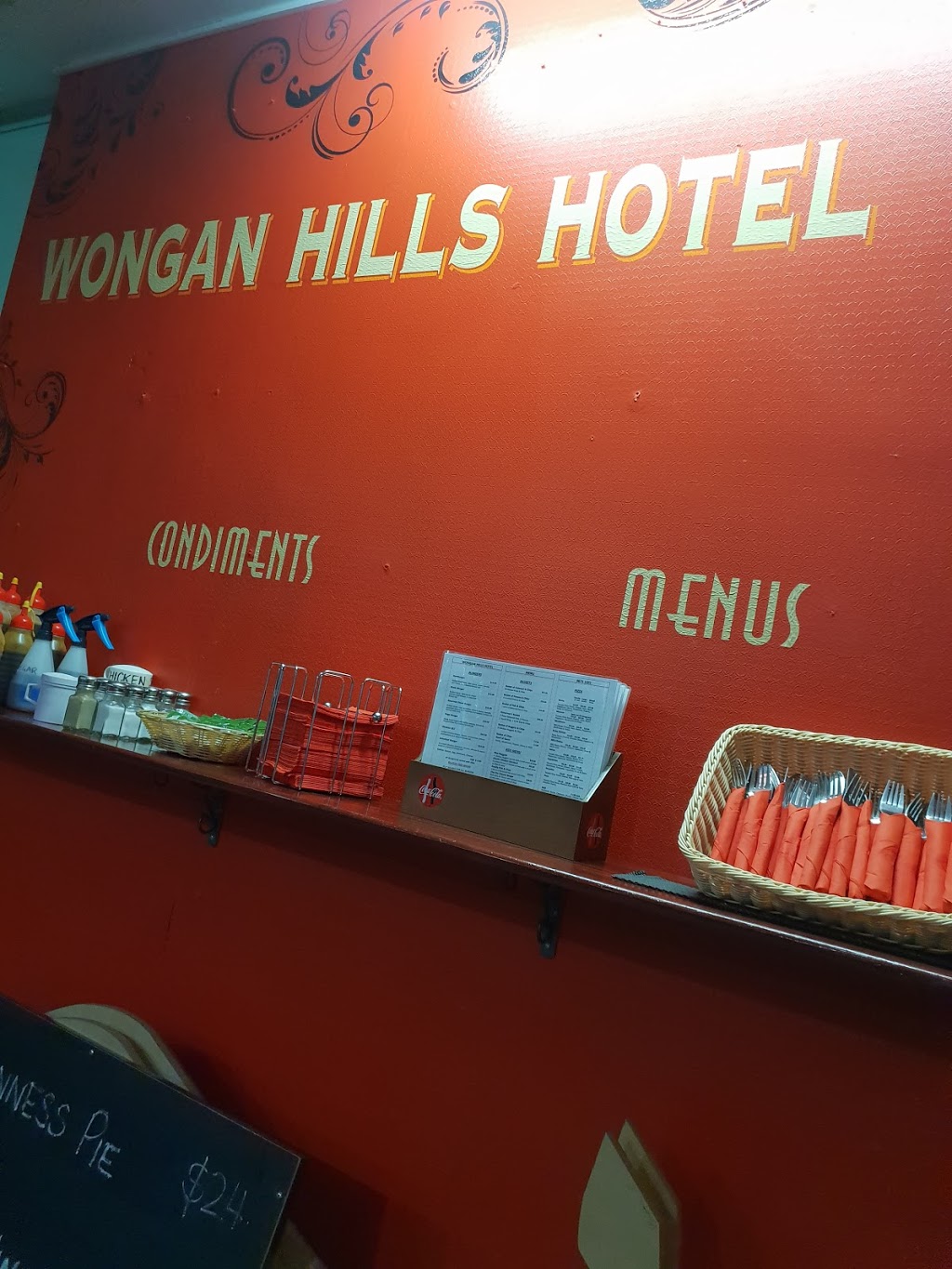 Wongan Hills Hotel | 5 Fenton Pl, Wongan Hills WA 6603, Australia | Phone: (08) 9671 1022