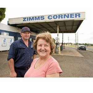 Zimms Corner Service Station | gas station | 11301 Warrego Hwy, Kingsthorpe QLD 4400, Australia | 0746300555 OR +61 7 4630 0555