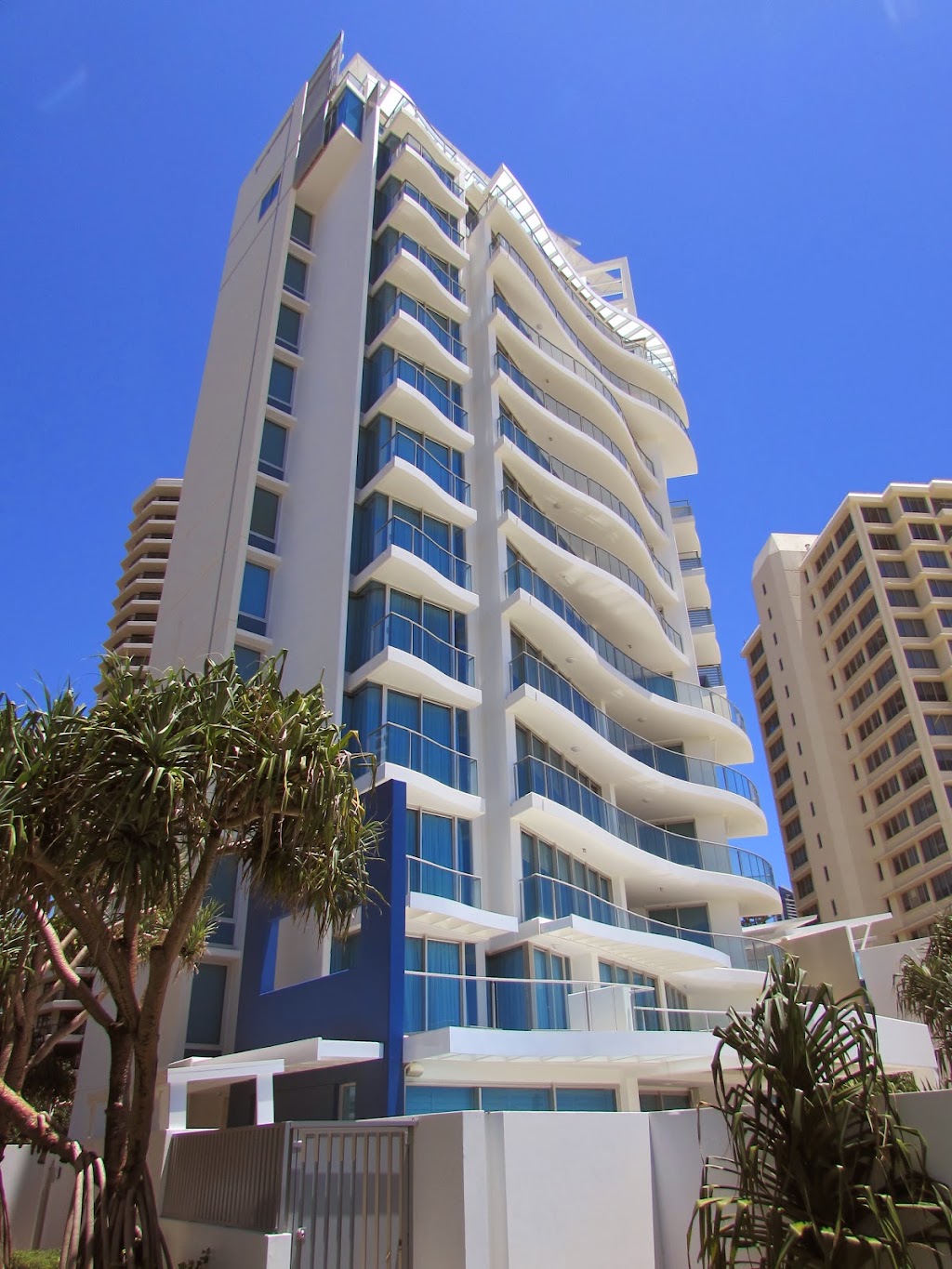 PLATINUM | 15 Northcliffe Terrace, Surfers Paradise QLD 4217, Australia | Phone: 0476 998 503