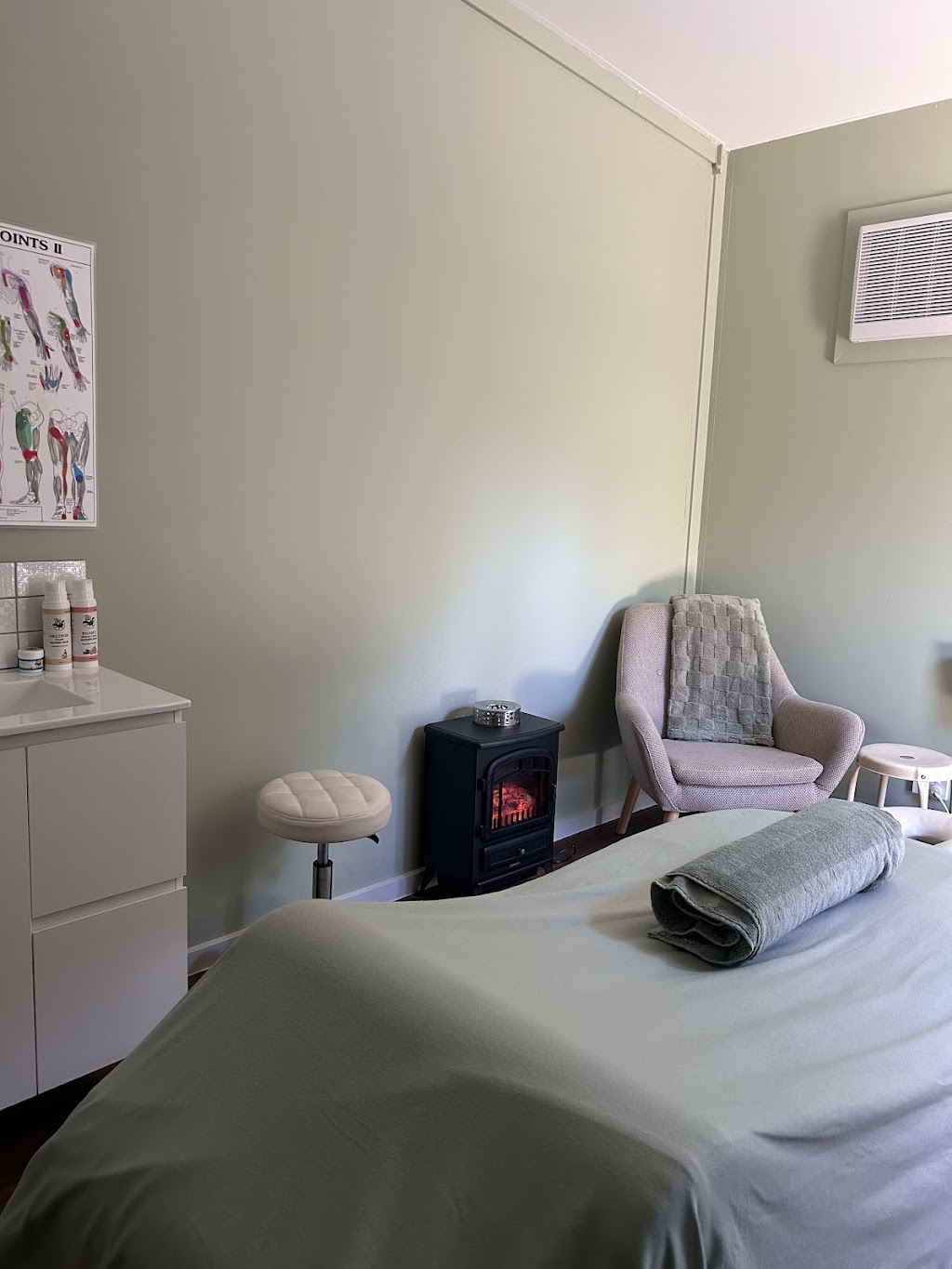 Bee Balanced Massage + Pilates | 2195 Princes Hwy, Buckley VIC 3240, Australia | Phone: 0438 117 082