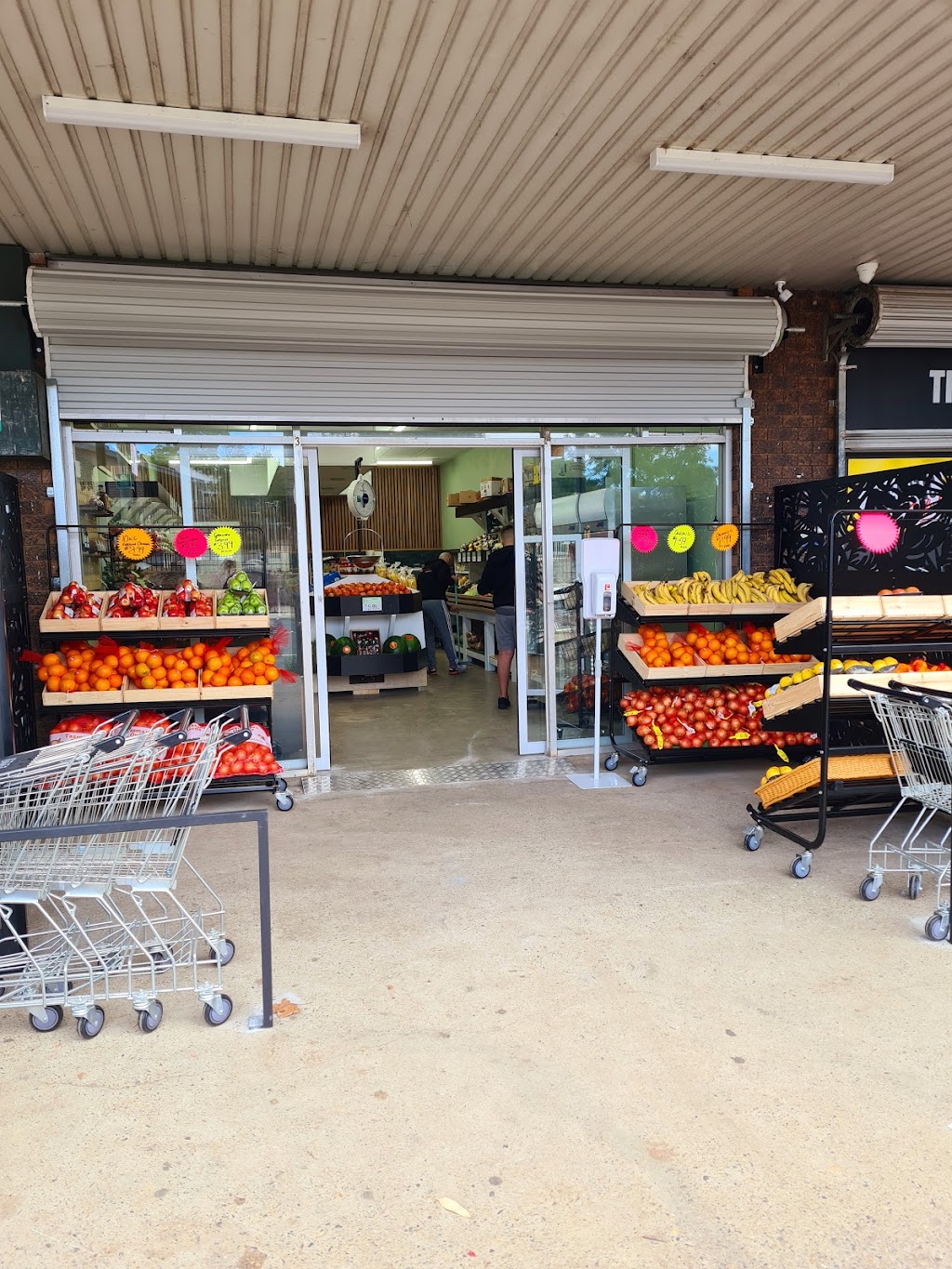 The oaks fresh fruit and deli | grocery or supermarket | 69 John St, The Oaks NSW 2570, Australia | 0246033817 OR +61 2 4603 3817