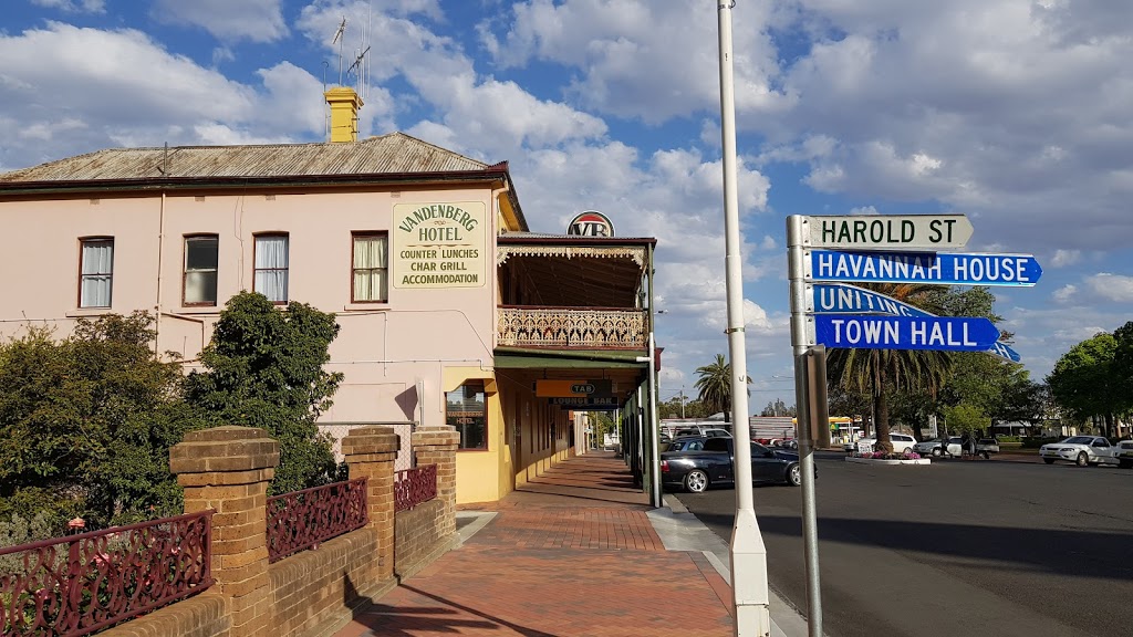 Vandenberg Hotel | 7 Court St, Forbes NSW 2871, Australia | Phone: (02) 6852 2015